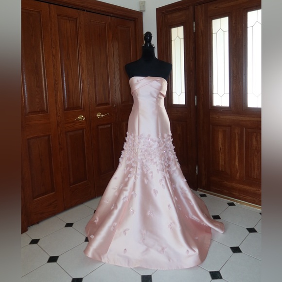 Dresses & Skirts - Elegant Pink Strapless Gown